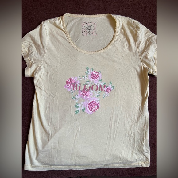 Bloom Graphic Yellow Flower Tee - Picture 1 of 3